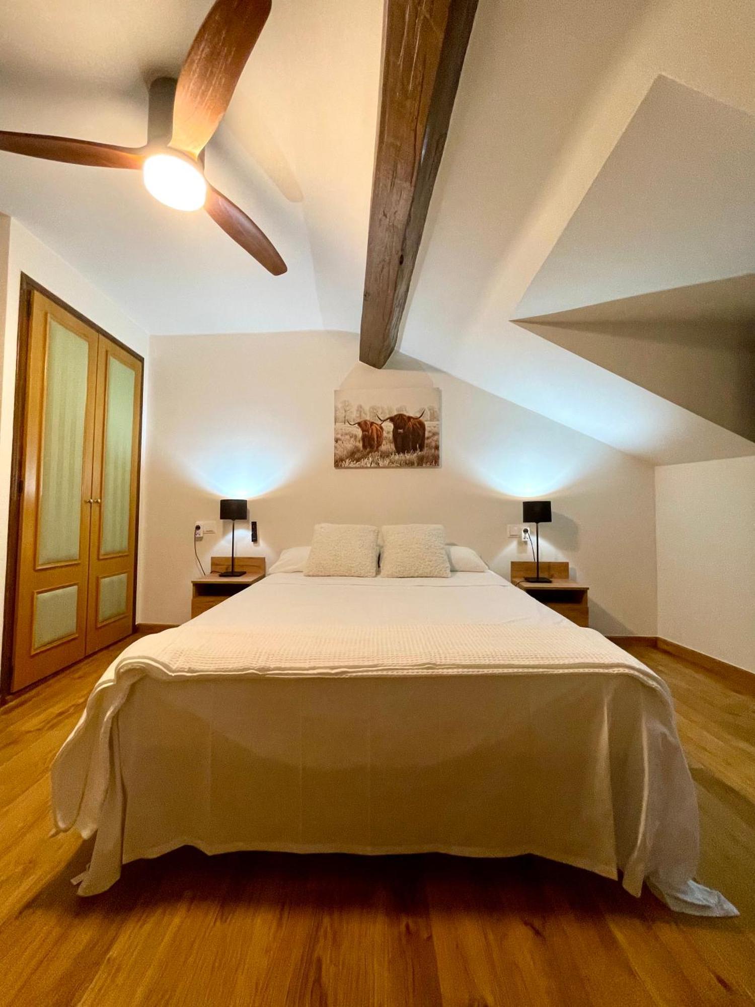 Cal Querol 2 - Atic En El Centre Apartment ปุจเซร์ดา ภายนอก รูปภาพ